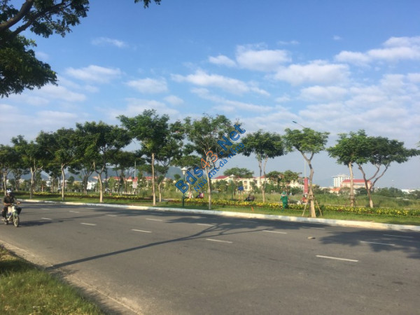 Bán nhà Mặt Tiền sát Hồ Nghinh, 80m3, 3 tầng, mới, đẹp ở ngay, sát biển Phạm Văn Đồng, nhỉnh 7 tỷ