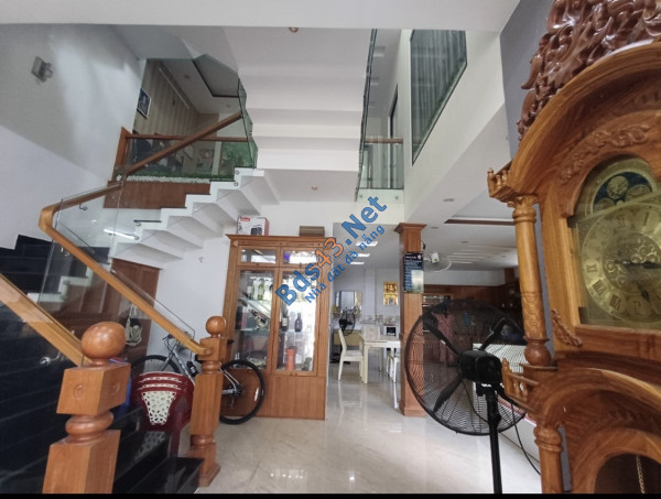 + Nhà biệt thự 3 tầng Kiệt Nguyễn Phước Nguyên Thanh Khê có sân rộng bán Cfe.