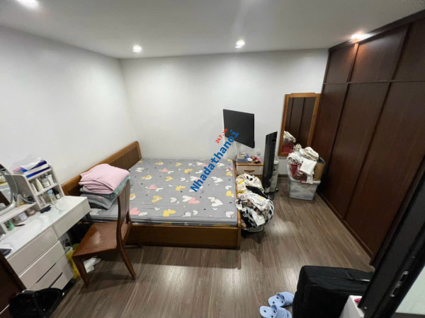 Tập Thể mặt phố Minh Khai, ô tô đỗ, full nội thất, an ninh tuyệt đối 70m với 2 ngủ.SĐCC.