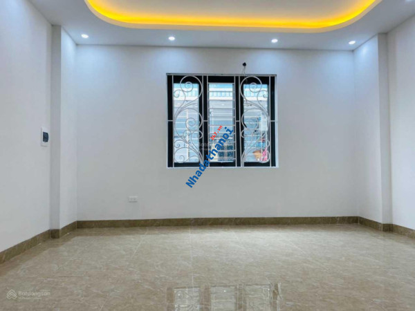 Chính chủ bán nhà mới xây 32m2, 4 tầng có sổ đỏ tại Ngọc Thụy, Long Biên
