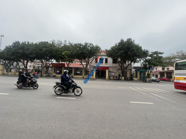 Trục đường liên tỉnh khu vực sầm uất nhất khu vực Vân Hà 

 Diện tích 120 m mặt tiền 5 m giá 70