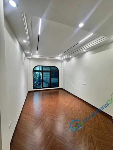 Bán nhà Ngọc thụy 11 tỷ 40m ô tô gara,thang máy,sổ đỏ Long Biên