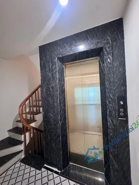 Bán nhà Ngọc thụy 11 tỷ 40m ô tô gara,thang máy,sổ đỏ Long Biên