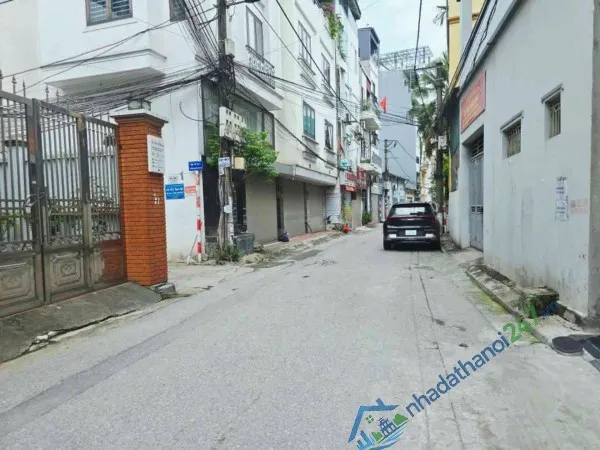 Cô Lan cán bộ về hưu gửi bán nhà trung tâm Thạch Bàn, Long Biên dưới 6.6 tỷ. DT 40m2