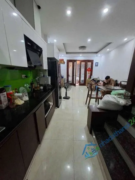 Cô Lan cán bộ về hưu gửi bán nhà trung tâm Thạch Bàn, Long Biên dưới 6.6 tỷ. DT 40m2