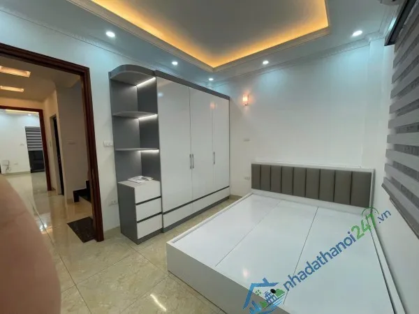 Bán Nhà Hoa Lâm, Việt Hưng Long Biên, 56m2  x 5 tầng, ô tô đỗ cửa, dưới 8,3 tỷ