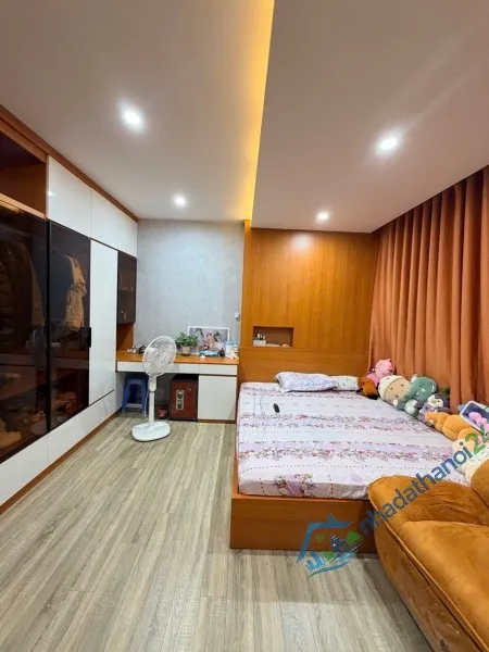 Bán nhà mặt phố Cổ Linh, Long Biên. Thang máy 50m 7T vỉa hè 3m Dưới 13.6 tỷ
