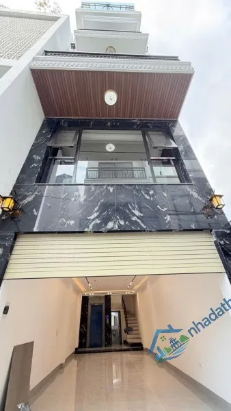 Bán nhà mặt phố Trạm, Long Biên. Dưới 13,2 tỷ. Thang máy 60m2 x 7T. Vỉa hè 3m