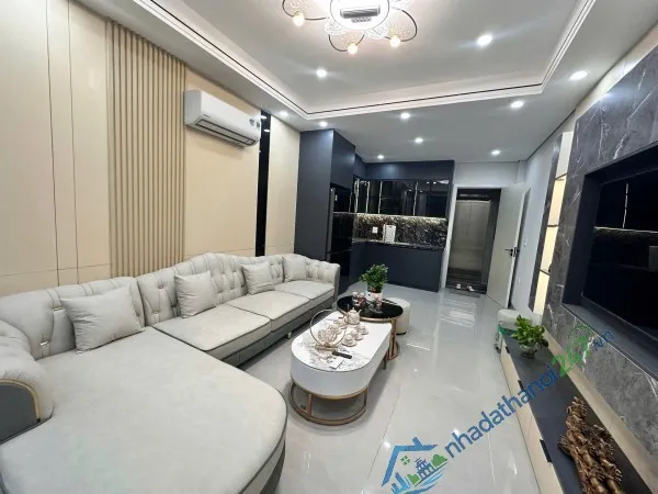Bán nhà mặt phố Trạm, Long Biên. Dưới 13,2 tỷ. Thang máy 60m2 x 7T. Vỉa hè 3m