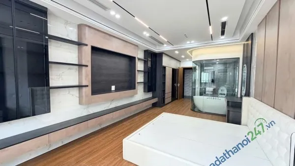 Bán nhà mặt phố Trạm, Long Biên. Dưới 13,2 tỷ. Thang máy 60m2 x 7T. Vỉa hè 3m