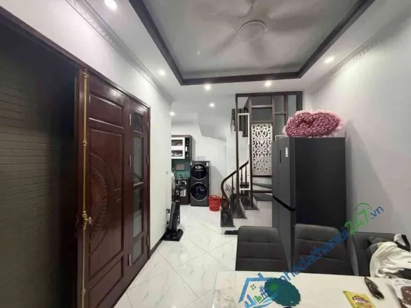 Phố Trạm ô tô lùi cửa 6 tỷ 30m gần sát phố,Long biên sổ đỏ