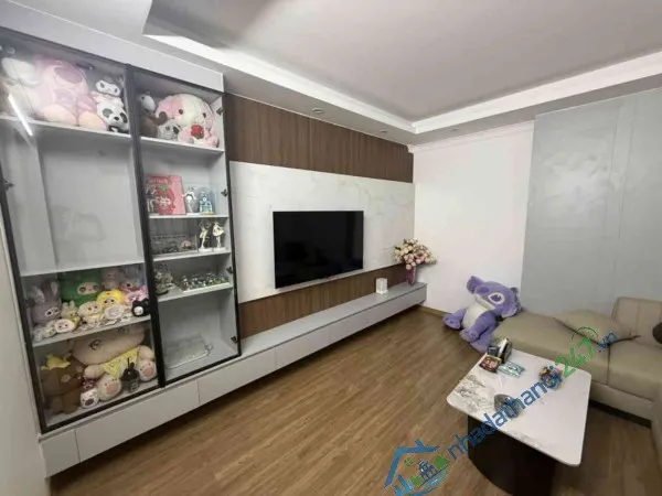 Phố Trạm ô tô lùi cửa 6 tỷ 30m gần sát phố,Long biên sổ đỏ