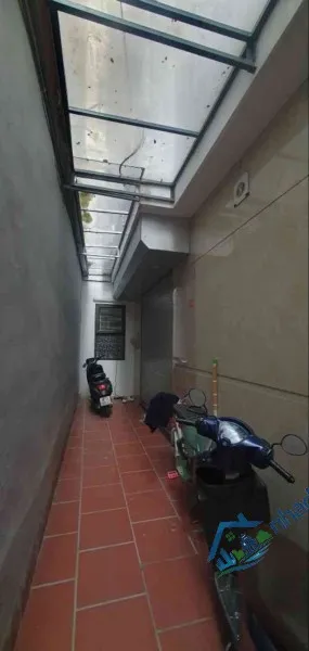 Phố Trạm ô tô lùi cửa 6 tỷ 30m gần sát phố,Long biên sổ đỏ