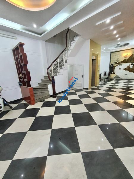 Cho thuê nhà phố Nguyễn Khánh Toàn , 65m2 x 5 tầng,ô tô, thang máy, giá 42tr
