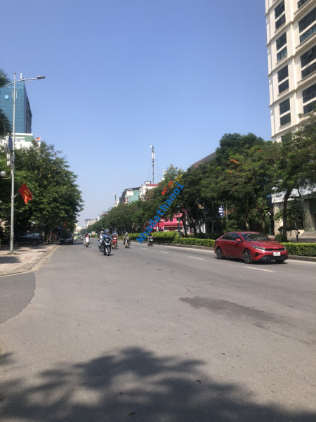 Bán đất phố Nguyễn Văn Cừ, Phân Lô, Ô tô tránh, 45 m2, nhĩnh 6 tỷ.