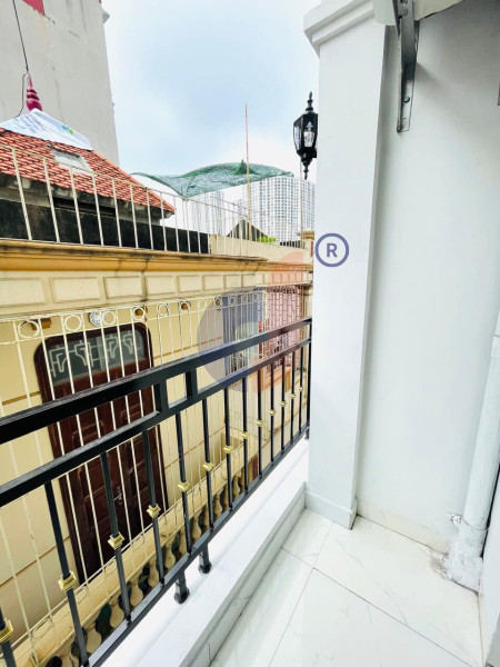 Bán tòa căn hộ dịch vụ Đống Đa - 94m2 x 7 tầng thang máy ngay ngã tư Sở