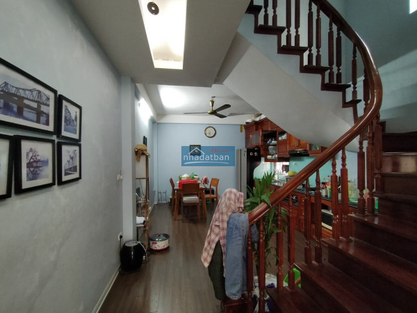 Siêu phẩm Nguyễn Văn Cừ DT53 5 tầng mt 4 6.2 tỷ Long Biên