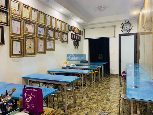 Bán nhà Trần Thái Tông 32m2 4 tầng giá 4 tỷ 2 “Nhà đẹp 6 tầng, ngõ kinh doanh” LH A Phúc: 0888743418.
