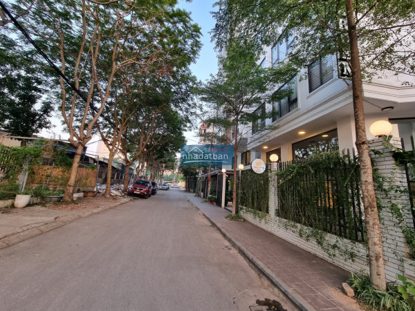 Bán GẤP nhà phố Trần Quốc Hoàn, quận Cầu Giấy 55m2 * MT 4.2m, 5 tầng- Ô