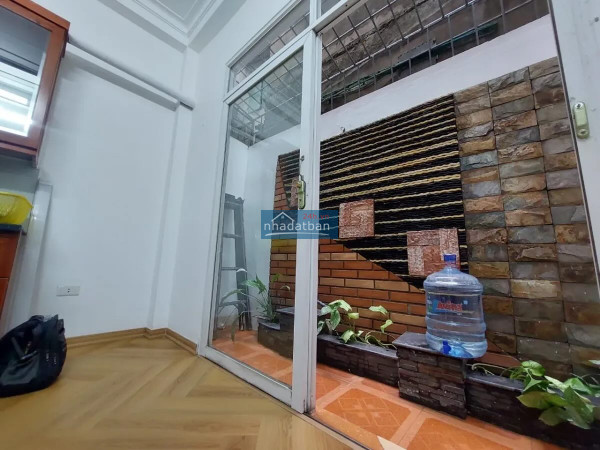 Cần bán căn nhà phố Nguyễn Văn Cừ, DT 50m2, 4 tầng, MT 3.1m, giá nhỉnh 6
