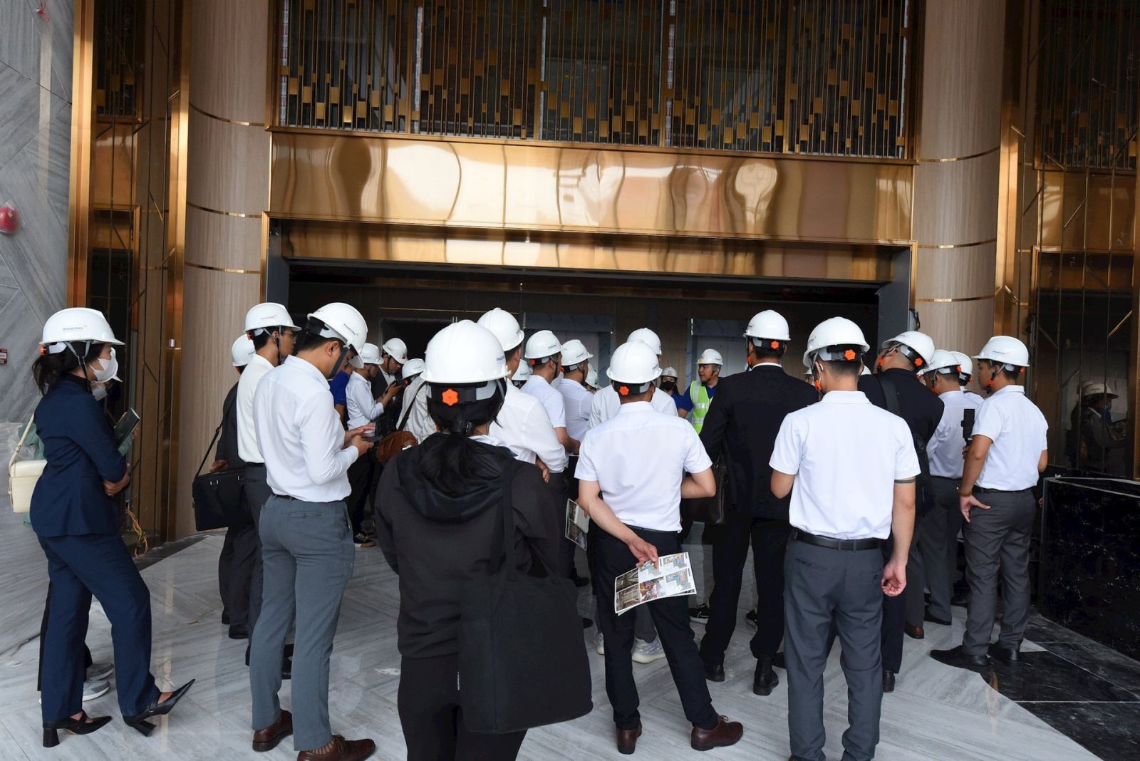 “Cuộc đua” của môi giới nửa cuối năm, chọn phân khúc nào để bán?