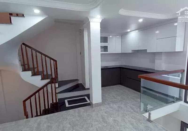 BÁN NHÀ PHỐ NGỌC THUỴ MỚI Ở LUÔN, 5 TẦNG 40 M2, GARA Ô TÔ 4 CHỖ