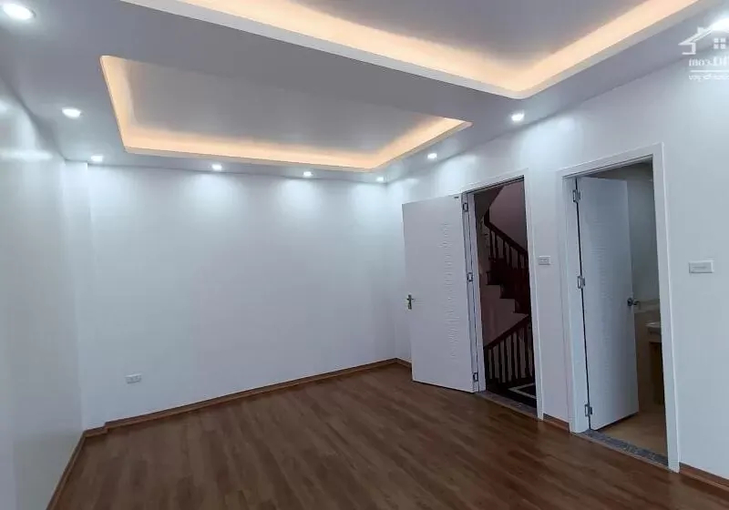 BÁN NHÀ PHỐ NGỌC THUỴ MỚI Ở LUÔN, 5 TẦNG 40 M2, GARA Ô TÔ 4 CHỖ