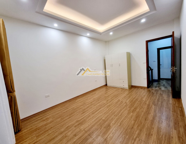 Chính chủ cho thuê nhà mới 5 tầng tại trung tâm quận long biên