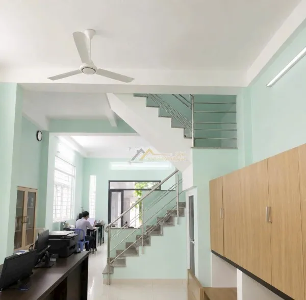Cho thuê nhà 5x25m, 4 phòng ngủ, hẻm xe hơi Lê Văn Lương, có sân để xe hơi, giá 14 triệu