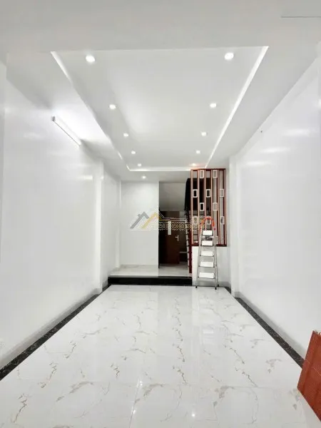 CHO THUÊ NHÀ MẶT PHỐ HOA BẰNG – CẦU GIẤY  45M² × 5 TẦNG  27 TRIỆU/THÁNG