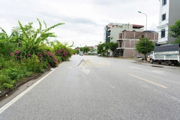 Chu Mẫu - Cho thuê văn phòng tầng 2, 3, 4. DT 200m2/tầng, MT 9m, 13 triệu/tầng