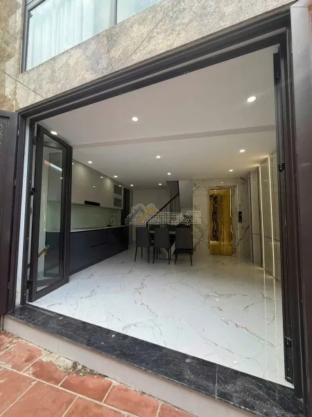 CHO THUÊ NHÀ NGUYÊN CĂN TRƯƠNG ĐỊNH  6 TẦNG  THANG MÁY  3PN  18 TRIỆU/THÁNG