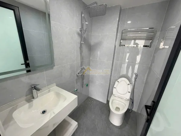 Cho thuê nhà Nguyên Căn mặt Bát Khối- Cổ Linh-35m 5 tẩng 3 ngủ 11tr/ tháng(TL)