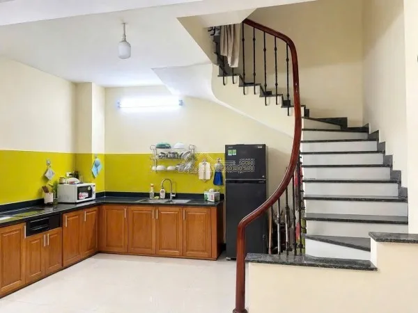 CHO THUÊ NHÀ NGUYÊN CĂN 4 TẦNG TẠI  NGÕ 193 BỒ ĐỀ 3 ngủ full NT 12tr/ tháng (TL)