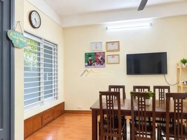 CHO THUÊ NHÀ NGUYÊN CĂN 4 TẦNG TẠI  NGÕ 193 BỒ ĐỀ 3 ngủ full NT 12tr/ tháng (TL)