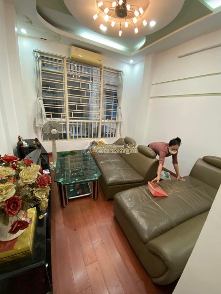 Cho thuê nhà nguyên căn phố lò đúc, nội thất cơ bản, ngõ rộng, yên tĩnh