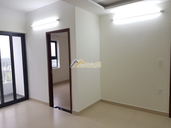 Cho thuê bcons plaza ngay làng đại học mới nhận nhà 2pn 2wc 4tr5 nội thất cơ bản