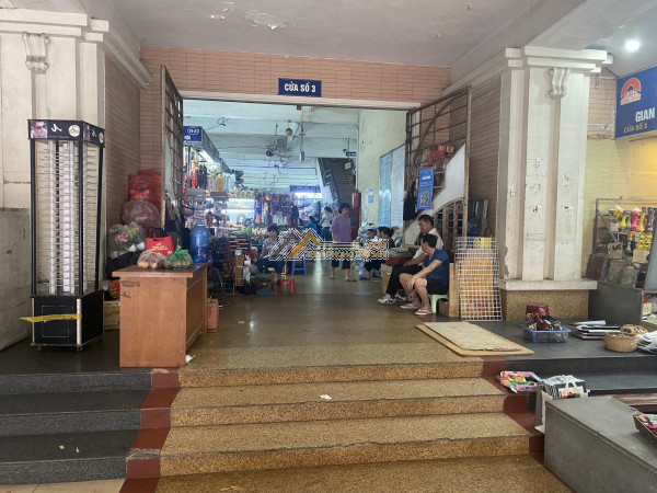 Chính chủ cần cho thuê hoặc bán ki ốt ở chợ đồng xuân, quận hoàn kiếm, hà nội.