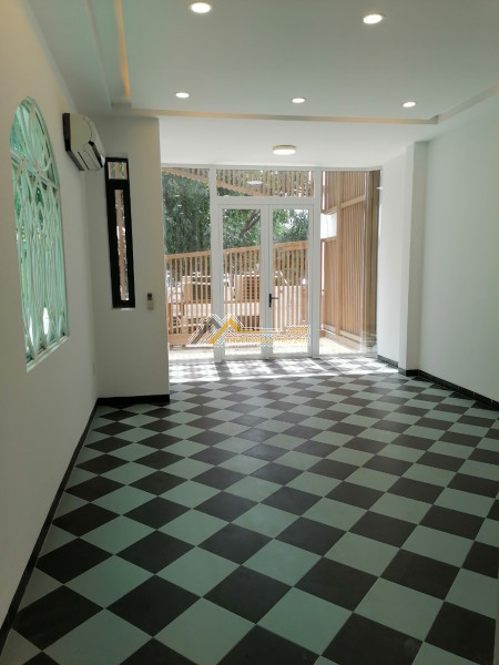 Nhà cho thuê mặt tiền pasteur, p.8, q.3. dt:4x17 1trệt 5lầu. giá 100tr/th
