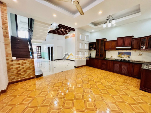 Cho thuê gấp nhà đường số 81,tân quy, 6x17, 3 lầu