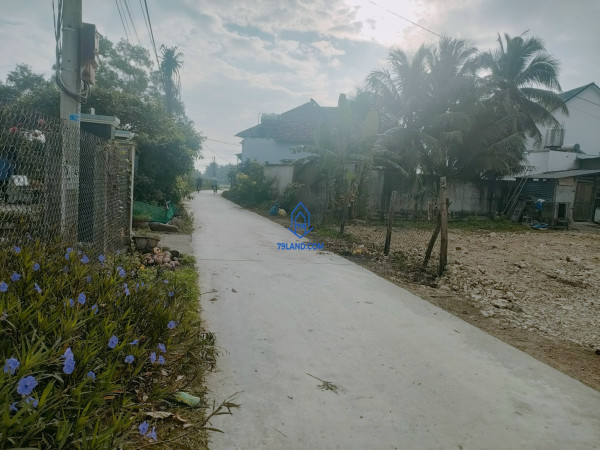 Gia đình cắt bán lô đất full thổ cư (6×27m) Ninh Quang , Ninh Hoà giá rẻ.
