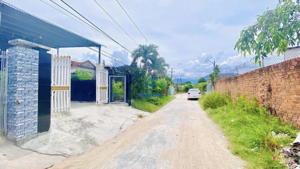 Bán đất thổ cư có sẵn nhà cấp 4 Cam Phước Đông, đường oto, gần chợ