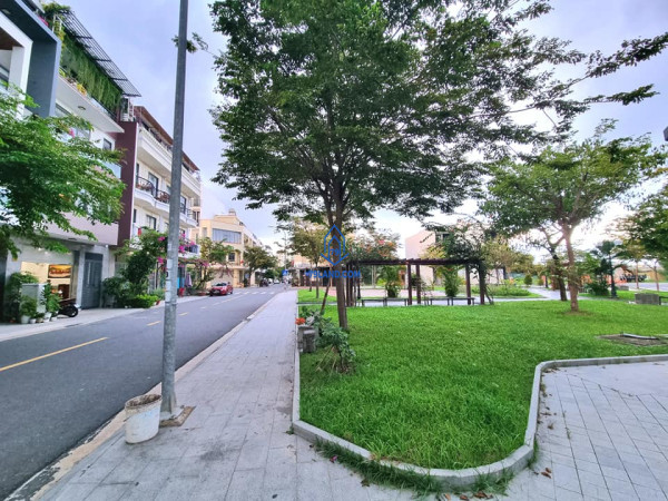 Bán đất mặt tiền Công Viên Khu đô thị VCN Phước Long 1, đối diện công viên nên rất phù hợp để ở