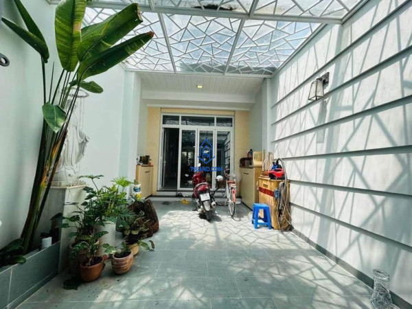 Chủ Cần  bán nhà trước tết 1 trệt - Lầu -  Sân thượng Khu Tái Định Cư Vĩnh Thái - tp Nha Trang.