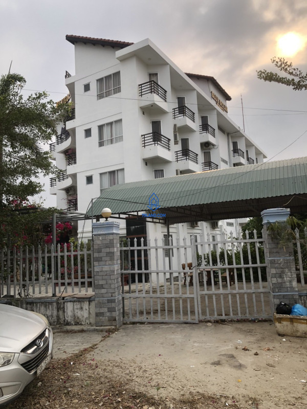 Bán khách sạn gần Dốc Lết, Ninh Thủy. Hạ từ 100ty xuống 80ty. Diện tích hơn 1500m2 với 52 phòng.