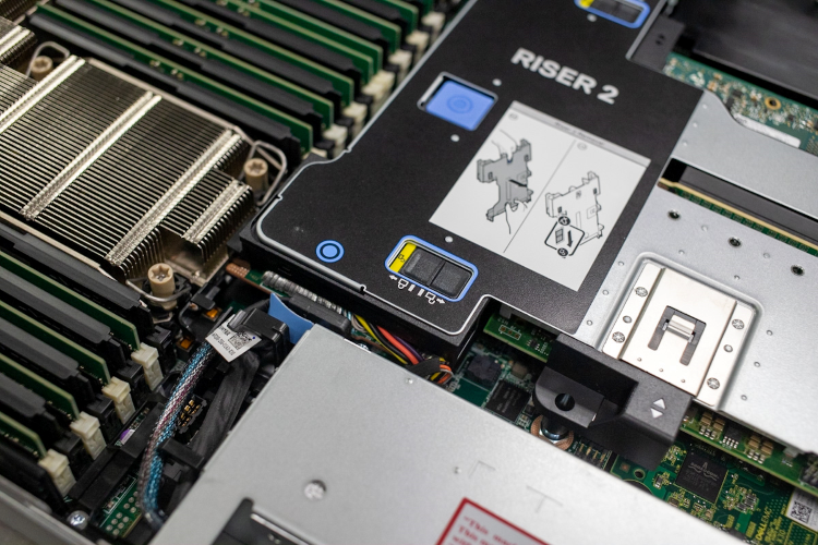Khe mở rộng của PowerEdge R660