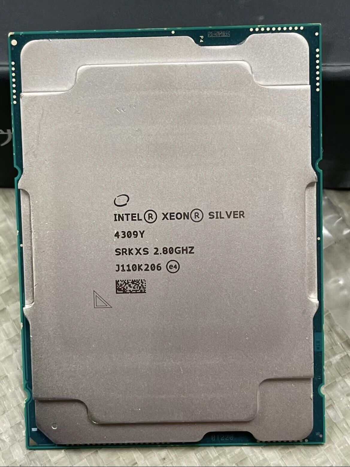 CPU Intel® Xeon® Silver 4309Y (8C/16T, 2.8Ghz - 3.6Ghz, 105W)