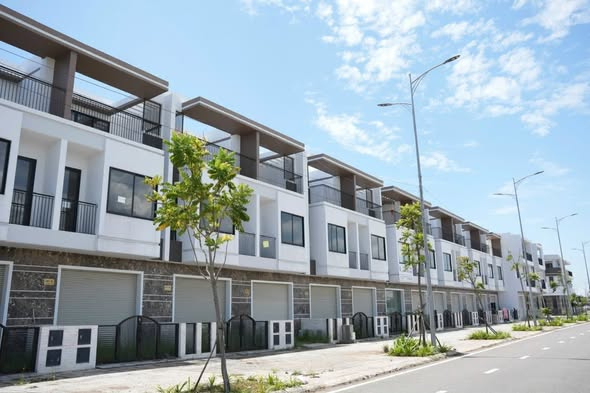 BÁN NHÀ THE LIGHT CITY - ĐƯỜNG CHI LĂNG - P.12 - 100M (5x20) - ĐÔNG NAM - SỔ ĐỎ  - GIÁ 5.5 TỶ