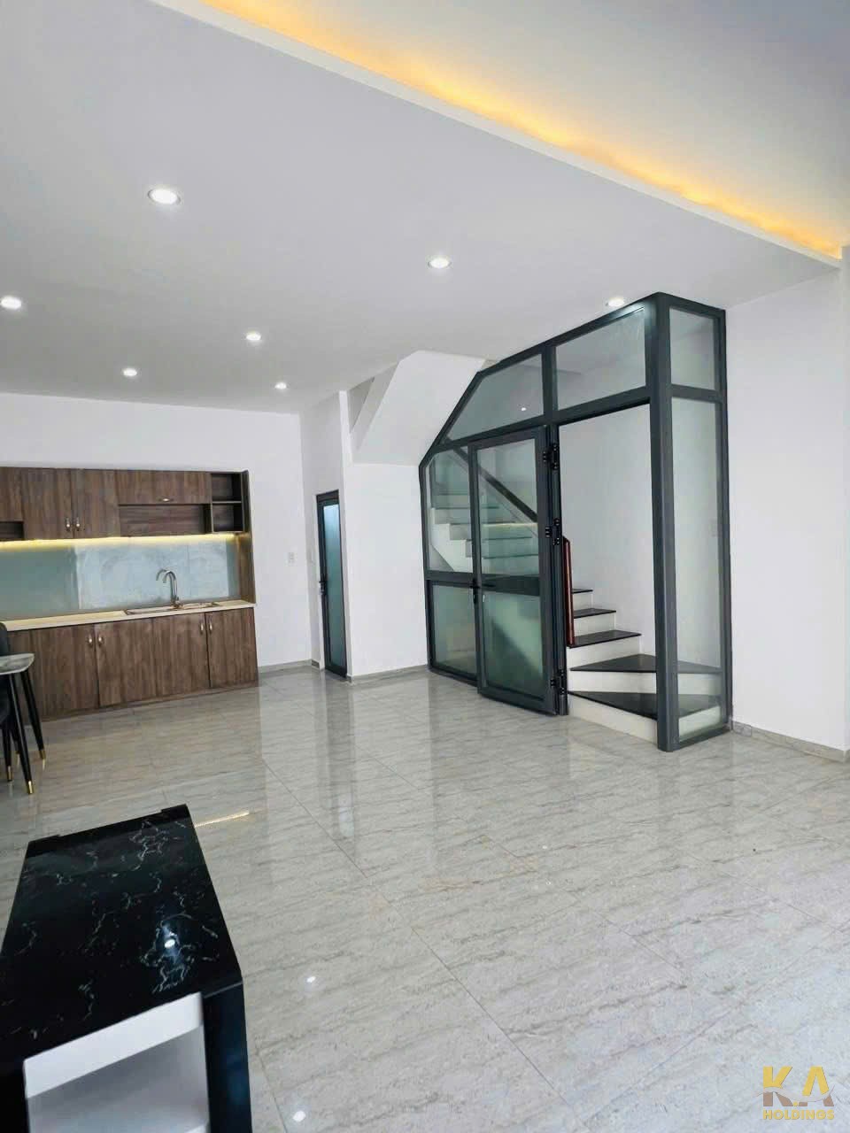 Chính chủ bán nhà mới 1 trệt 3 lầu (4 tấm) hẻm ô tô Trương Công Định, 43.3m² thổ cư, full nội thất – Giá 4.9 tỷ TL