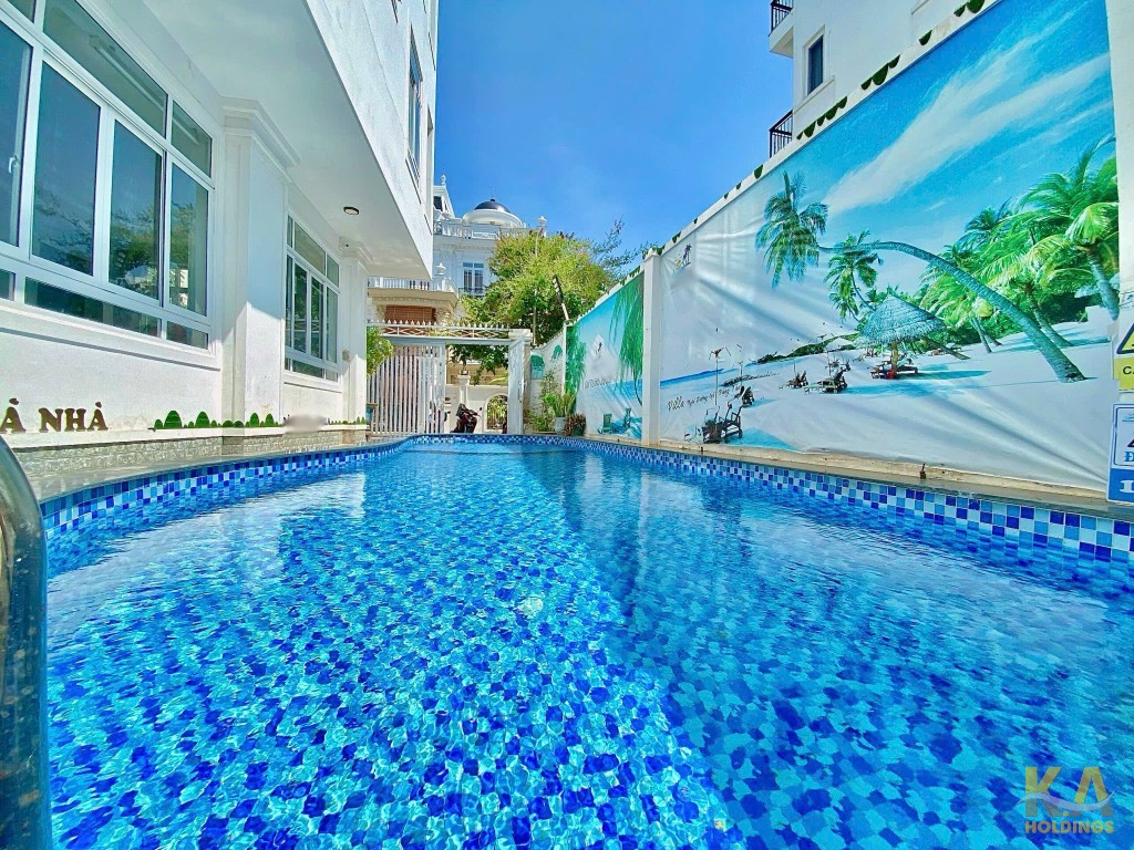 BÁN NHÀ NGHỈ KHU BÃI TẮM THUỶ TIÊN – DT 400M² (20x20M) – XÂY DỰNG 200M² – 15 PHÒNG – HỒ BƠI – GIÁ 22 TỶ (ĐANG CHO THUÊ 40TR/THÁNG)